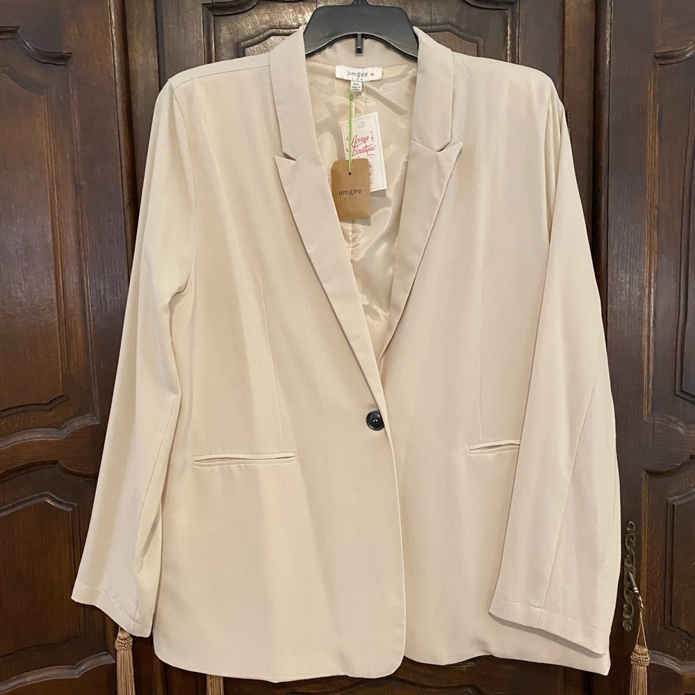 UMGEE blazer fully lined w shoulder pads Feels like stretch silk P2P apx 24” - Picture 1 of 2